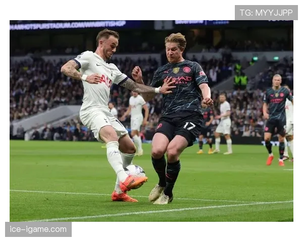 英超战术革新引热议，争冠格局悬念再起